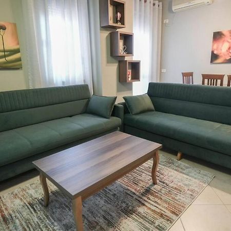Staycation, City Center Apartment With Balcony Τίρανα Εξωτερικό φωτογραφία