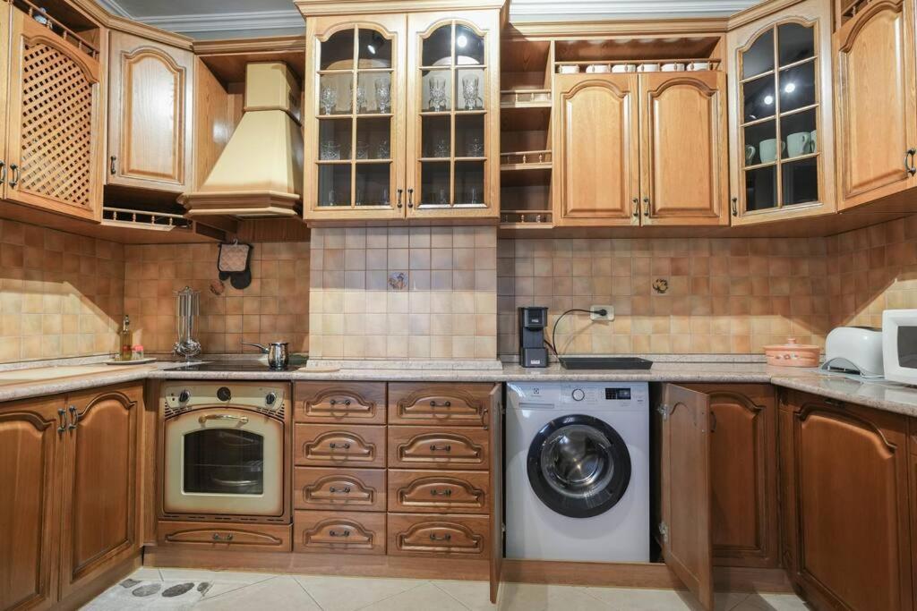 Staycation, City Center Apartment With Balcony Τίρανα Εξωτερικό φωτογραφία