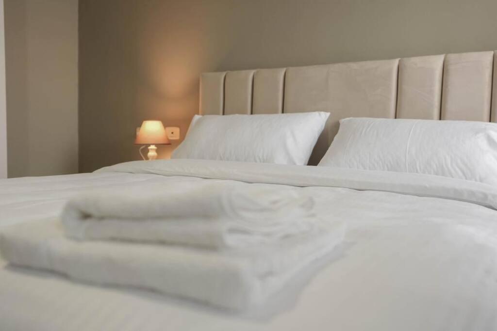Staycation, City Center Apartment With Balcony Τίρανα Εξωτερικό φωτογραφία