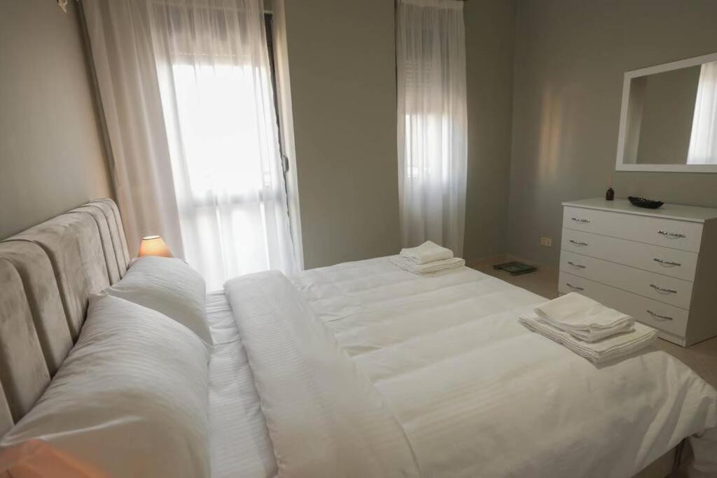 Staycation, City Center Apartment With Balcony Τίρανα Εξωτερικό φωτογραφία