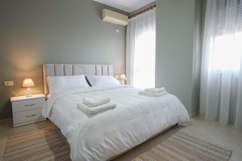 Staycation, City Center Apartment With Balcony Τίρανα Εξωτερικό φωτογραφία