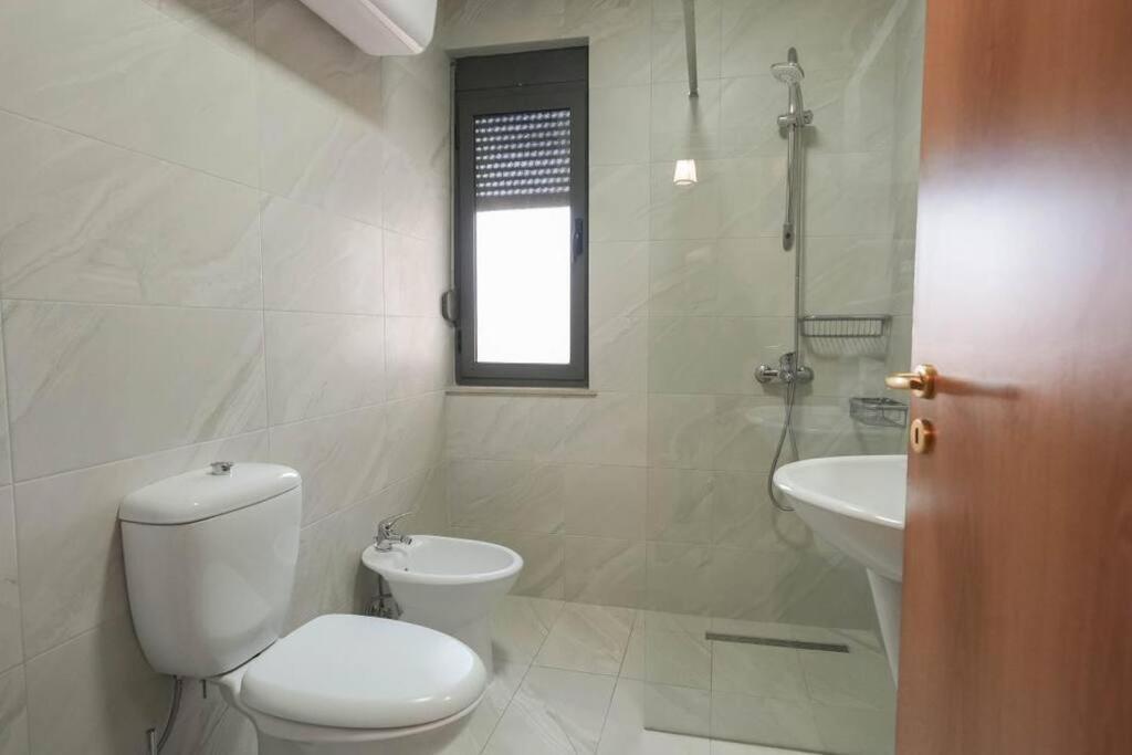 Staycation, City Center Apartment With Balcony Τίρανα Εξωτερικό φωτογραφία
